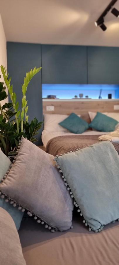 Studio Ayla Apartment Ровин Екстериор снимка